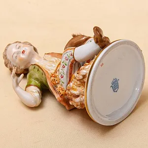 Редкая! Коллекционная фарфоровая статуэтка «МАЛЬЧИК СО ШЛЯПОЙ», Unterweissbach Германия.