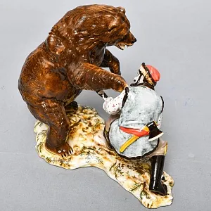 Коллекционная Фарфоровая Статуэтка «Охота на медведя», Россия. 