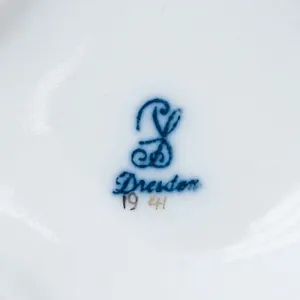 Редкость! Коллекционная Шкатулка-Бонбоньера «Грация» Фарфор SP Dresden Германия.