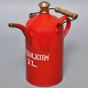 Антикварная Канистра для бензина - Эмалированный Бидон на 2 литра, Германия начало ХХ века.