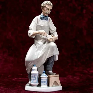 Большая Коллекционная Фарфоровая статуэтка «Врач Фармацевт», Lladro, Испания -1973 год.