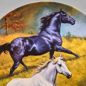 Коллекционная Фарфоровая тарелка «Лошади. Скачки на лугу», Furstenberg Германия - 1996 год.