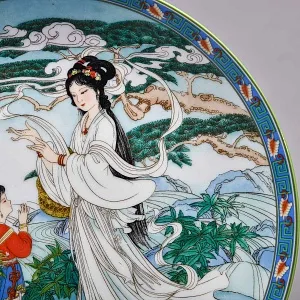 Коллекционная Номерная Тарелка «Китайские мастерицы шелка» Фарфор, Китай -1990 год.