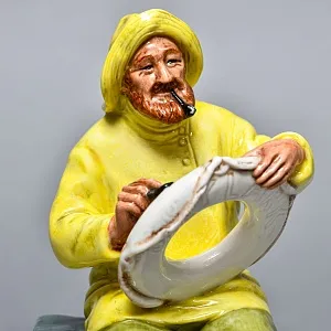 Коллекционная Фарфоровая статуэтка «Лодочник - Рыбак», Royal Doulton Ангия, 1970 - 1987 годы. 