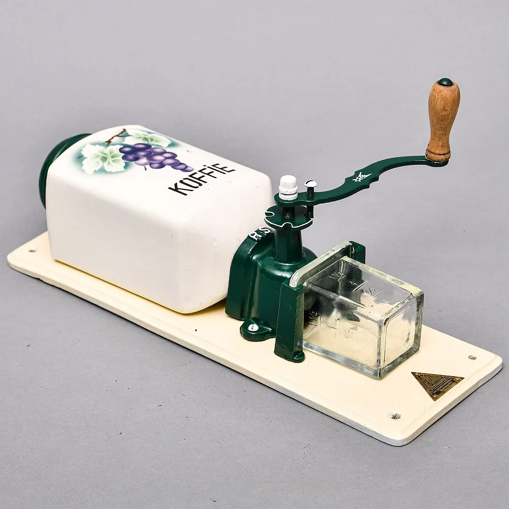 Старинная Настенная Ручная Механическая Кофемолка «Виноградная Гроздь», Голландия.