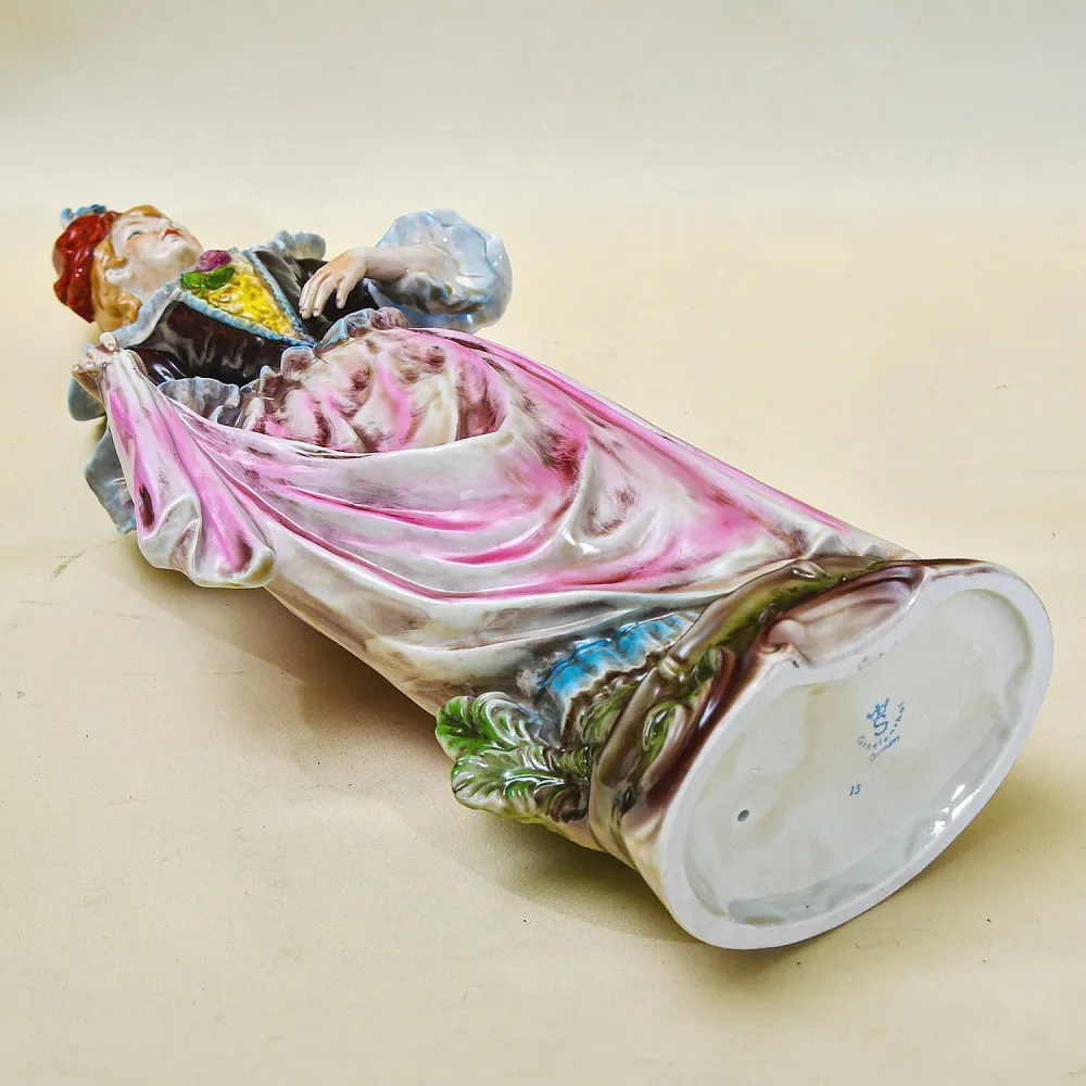 Большая Фарфоровая Статуэтка «Девушка на прогулке», GRAFENTHAL Германия - 1985год.