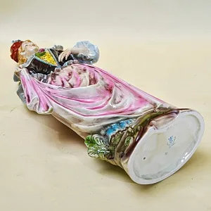 Большая Фарфоровая Статуэтка «Девушка на прогулке», GRAFENTHAL Германия - 1985год.