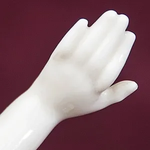 Фарфоровая Статуэтка «Девушка с мячом», Hutschenreuther,  Германия - 1955-1968 годы.