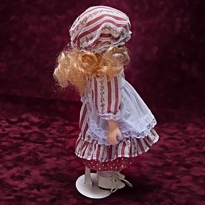 Коллекционная фарфоровая кукла №4 Бельгия Н - 27 см.
