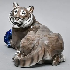 Большая! Авторская Фарфоровая статуэтка «Тигр с павлином», ROSENTHAL Германия, 1919 - 1934 годы. 