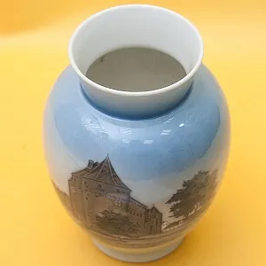 Редкость! Коллекционная  Фарфоровая Ваза «ЗАМОК», ROYAL COPENHAGEN, Дания - 1947 год.