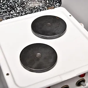 Винтажная Электрическая Игрушка - Кукольный детский набор - Плита с Посудой, Германия -80 гг.. 