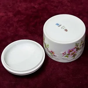 Бонбоньерка - Шкатулка «Шиповник», Фарфор Лимож Limoges Франция -1979 -1989 годы.