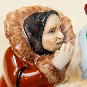 Авторская Коллекционная Фарфоровая Статуэтка «Кумушки», Россия.