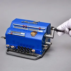 Памятный подарок - Пензенский Арифмометр - Механическая Счётная Машина «ВК-1 тип ВДН» СССР - 1979 год.