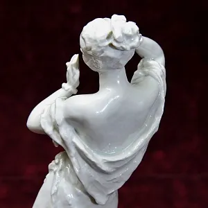 Авторская Фарфоровая статуэтка «Девушка с зеркалом», ROSENTHAL Германия -40е годы ХХ века.