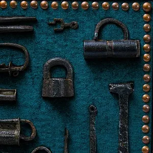 Настенное Коллекционное Панно - Картина «Старинные Замки и Засовы», Россия конец XIX - начало ХХ века.