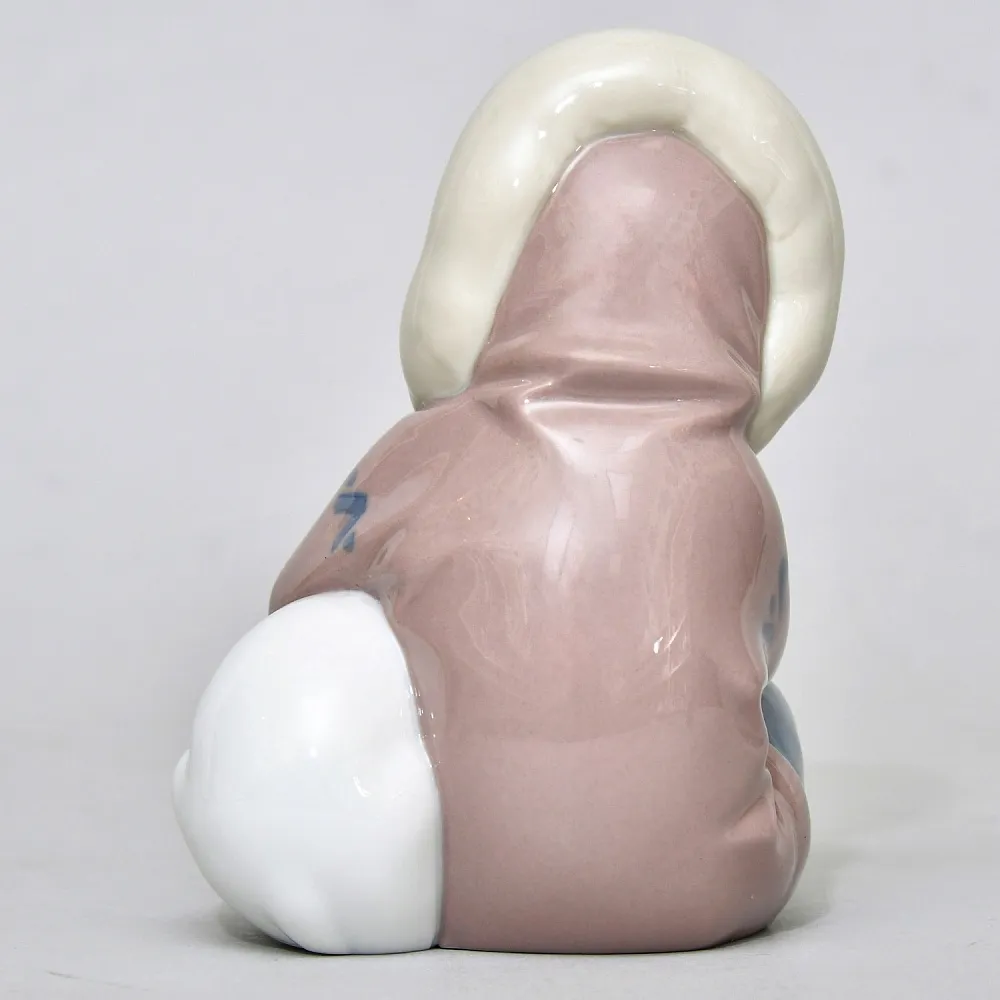 Коллекционная Фарфоровая статуэтка «Мальчик эскимос с медвежонком», Lladro Испания, 1972 - 2007 годы.