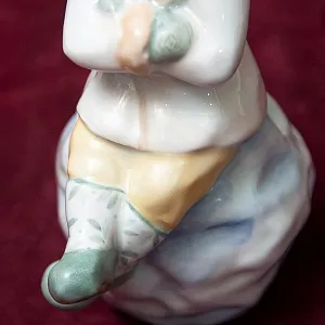 Авторская Коллекционная Фарфоровая Статуэтка «Девочка на Снежном Коме», Дулёво Россия.