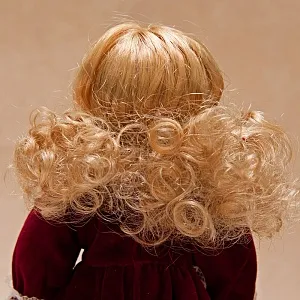 Коллекционная фарфоровая кукла №9 Бельгия Н - 27 см.