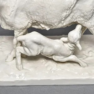 Коллекционная Фарфоровая статуэтка «Овца с ягненком», Nymphenburg Германия, середина ХХ века.