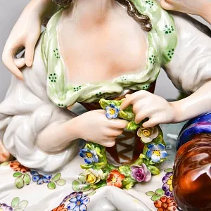 Антикварная Фарфоровая статуэтка «Влюбленные», VOLKSTEDTER Германия, конец ХIX - начало ХХ века.