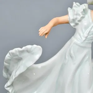  Коллекционная Фарфоровая статуэтка «Танцовщица в пышном платье», Schau Bach Kunst Германия.