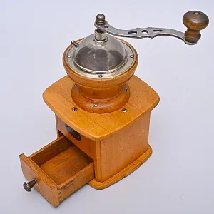 Коллекционная ручная механическая кофемолка «ARMIN» Бельгия, середина ХХвека.