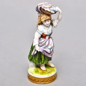 Коллекционная Фарфоровая Статуэтка «Девочка - Торговка рыбой», VOLKSTEDT Германия -50 гг.
