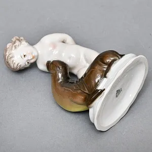 Коллекционная Фарфоровая статуэтка «Мальчик и тюлень», ROSENTHAL Германия, 1943 - 1948 годы.