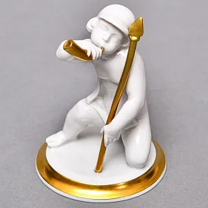  Антикварная Фарфоровая статуэтка «Мальчик c горном и копьем», ROSENTHAL Германия - 1924 год. 