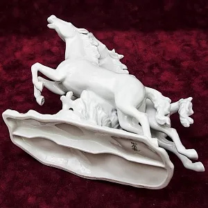 Редкая! Фарфоровая статуэтка «БЕГУЩИЕ ЛОШАДИ» ВАЛЕНДОРФ - WALLENDORF Германия -1963 год.