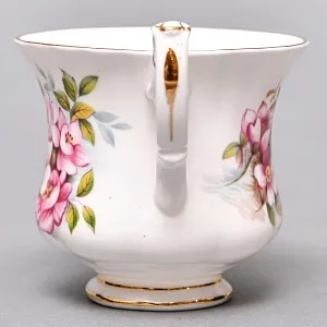 Коллекционная Фарфоровая Кофейная пара «Сладкий шиповник», ROYAL ALBERT Англия.