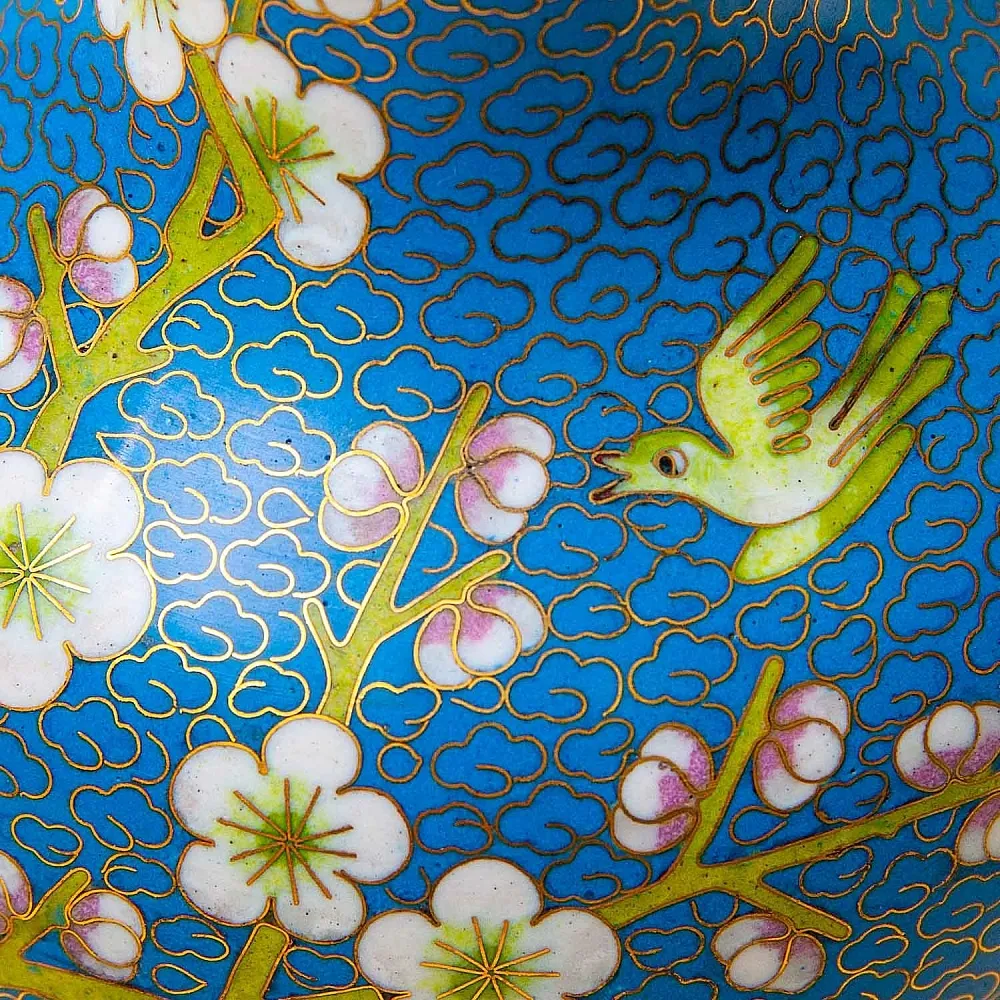 Шикарная Ваза «Сакура в цвету» в технике « Клуазоне» Китай 50 -е годы ХХ века.