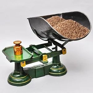 Большие Антикварные Чугунные Кухонные Весы с чашкой для сыпучих продуктов, Англия начало ХХ века.