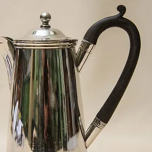 Классический Металлический Кофейник - Кувшин на 0,8 литра. Silverplate, SHEFFIELD Англия 50-е годы ХХ века.