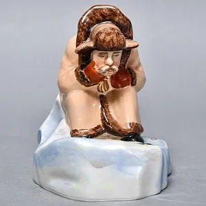 Авторская Коллекционная Фарфоровая Статуэтка «Рыбак на зимней рыбалке», Россия.