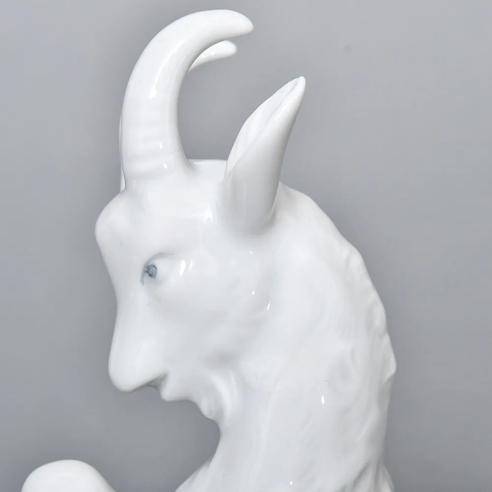 Коллекционная Фарфоровая статуэтка «Путти с козленком»,  WALLENDORF Германия, середина ХХ века.