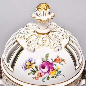 Парные Фарфоровые Вазоны - Вазы с крышками «ПУТТИ», SP Dresden / Potschappel Германия.