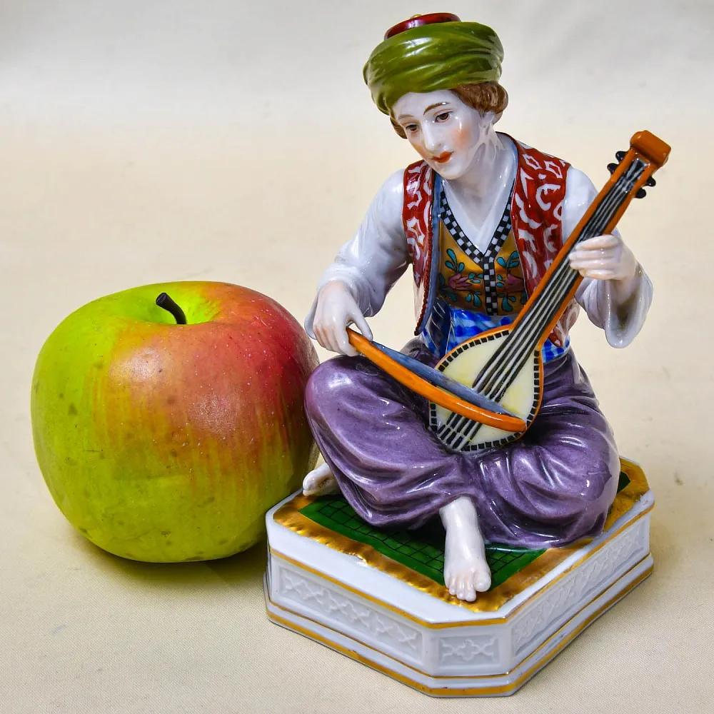 Антикварная Фарфоровая Статуэтка «Восточный музыкант», Edme Samson et Cie Франция 1880 -1930 годы.