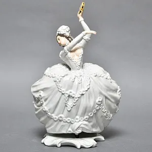 Антикварная Фарфоровая статуэтка «Девушка с бубном», Rosenthal Германия, 1912 - 1914 годы. 