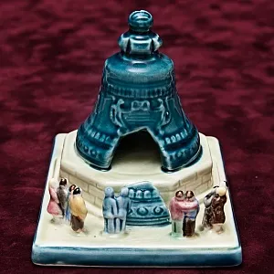 Миниатюрная Фаянсовая Композиции - Статуэтка «Царь-Колокол» СССР ЗиК Конаково -60 гг. 