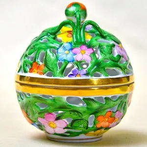 Винтажная Шкатулка - Бонбоньерка «Ягодки - Цветочки», прорезной фарфор HEREND, Венгрия 80-е гг.