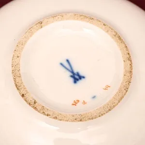 Коллекционная Шкатулка - Бонбоньерка «ЦВЕТЫ», Фарфор MEISSEN, Германия - первая половина ХХ века.