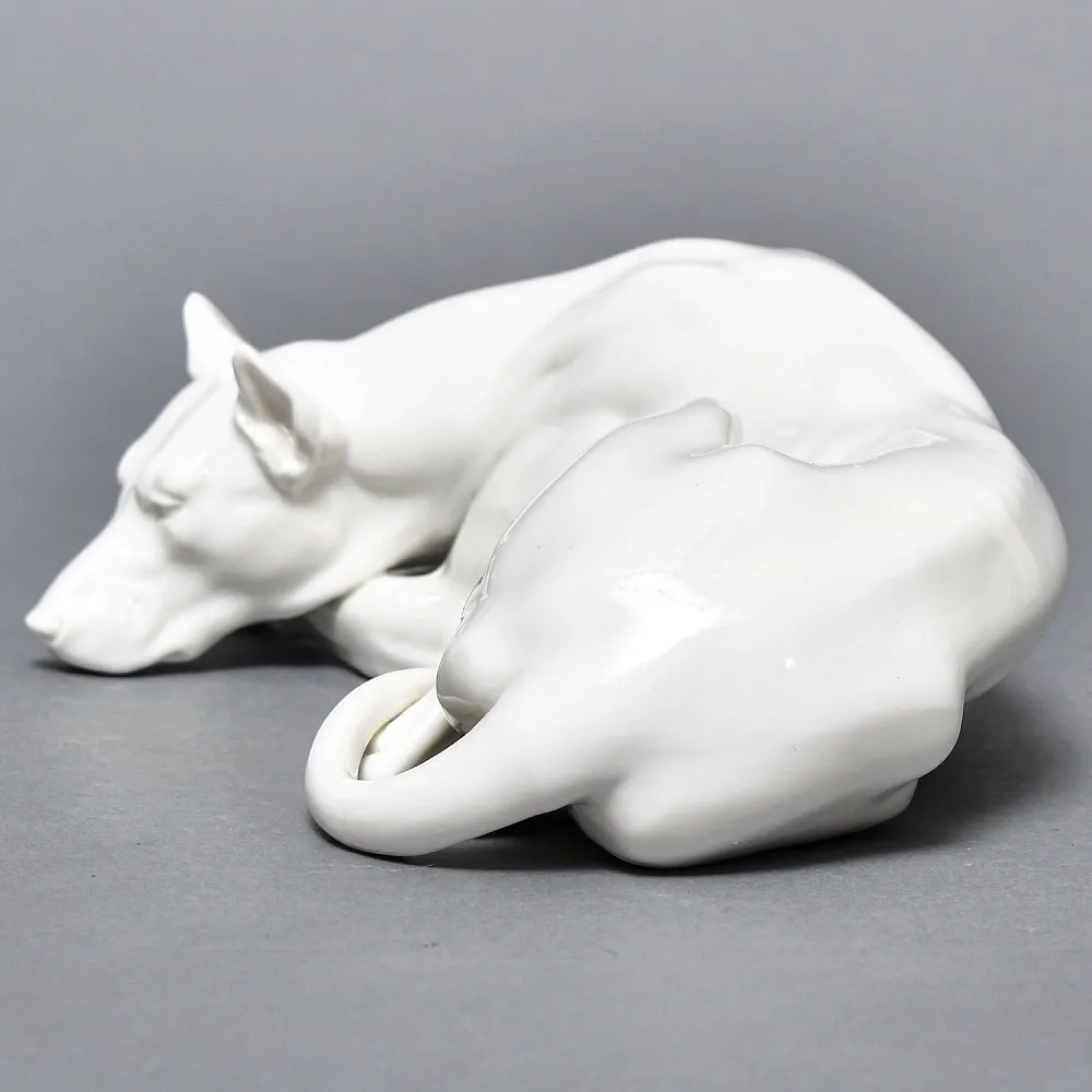 Коллекционная Фарфоровая статуэтка «Собака. Лежащий Дог», Nymphenburg Германия, 50-е гг.