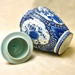 Фарфоровый Вазон - Ваза с крышкой «Цветочная симфония» DELFTs, Голландия середина ХХ века.