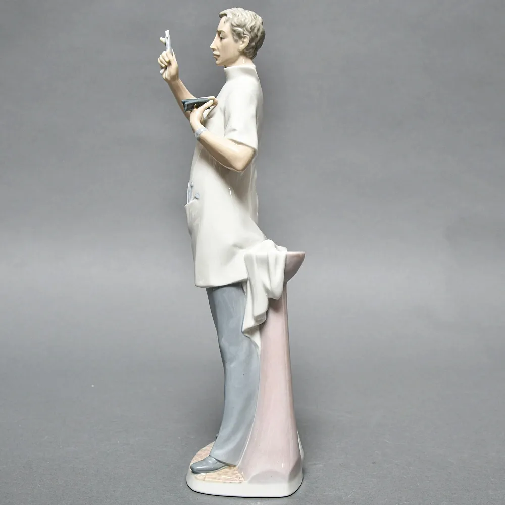  Коллекционная Фарфоровая статуэтка «Врач - Стоматолог», Lladro Испания, 1977 год.
