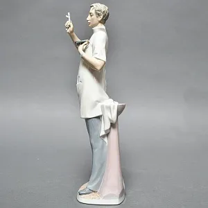  Коллекционная Фарфоровая статуэтка «Врач - Стоматолог», Lladro Испания, 1977 год.