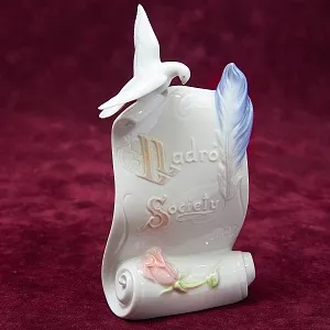 Фарфоровая Настольная плакетка LLADRO Society, Испания, 1985 - 2001 годы. 