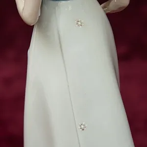 Фарфоровая статуэтка «Молодая Медсестра» из серии «Медицина» Lladro, Daisa, Испания - Н-36 см.